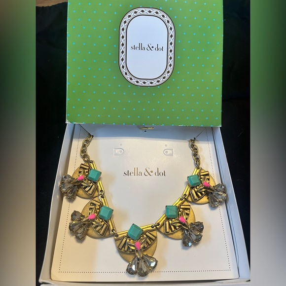 Stella and Dot Devina statement necklace item 05-38 - Picture 2 of 5